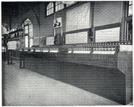 812103 Interieur van het seinhuis II bij het H.S.M.-station Haarlem te Haarlem: electro-pneumatisch bedieningstoestel.